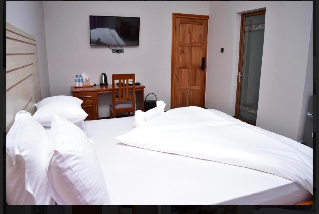Hancol Hotel Додома Экстерьер фото